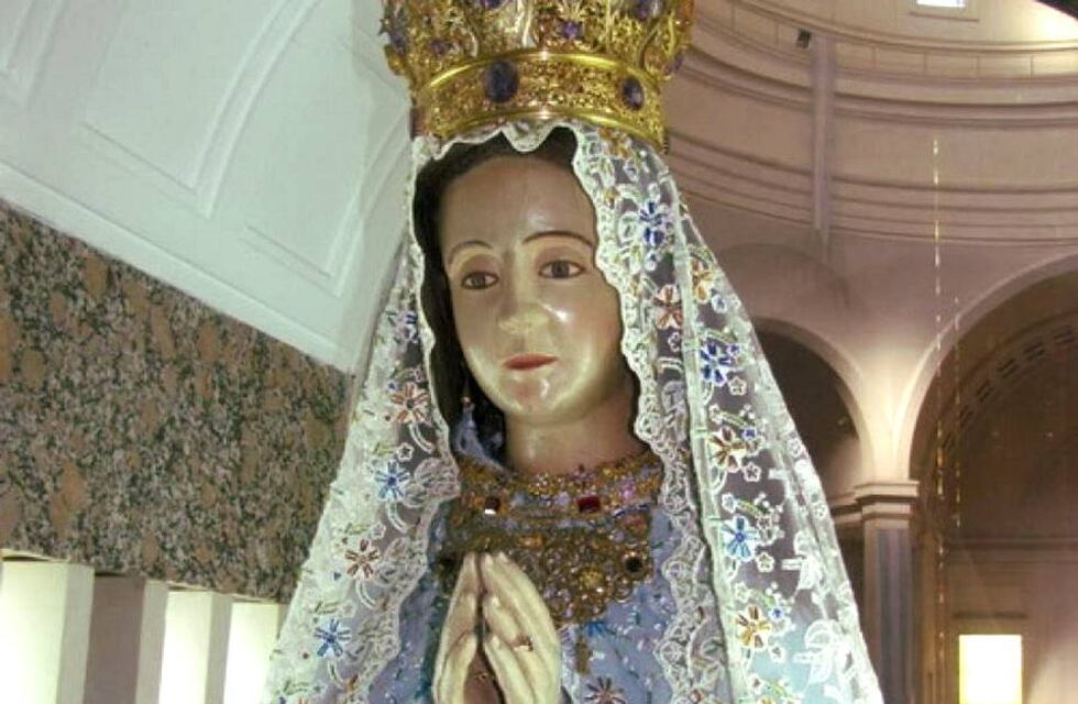 Se incendió un paraje en Corrientes y solo sobrevivió un cartel de la Virgen de Itatí