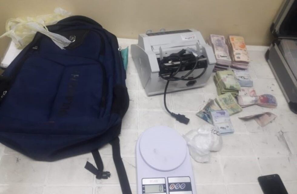 Dos detenidos por drogas en barrio Villa Cornú Anexo