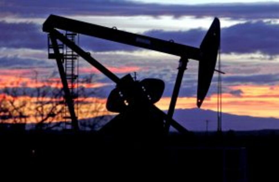 YPF y gremios petroleros de Chubut acordaron preservar los puestos de trabajo por seis meses