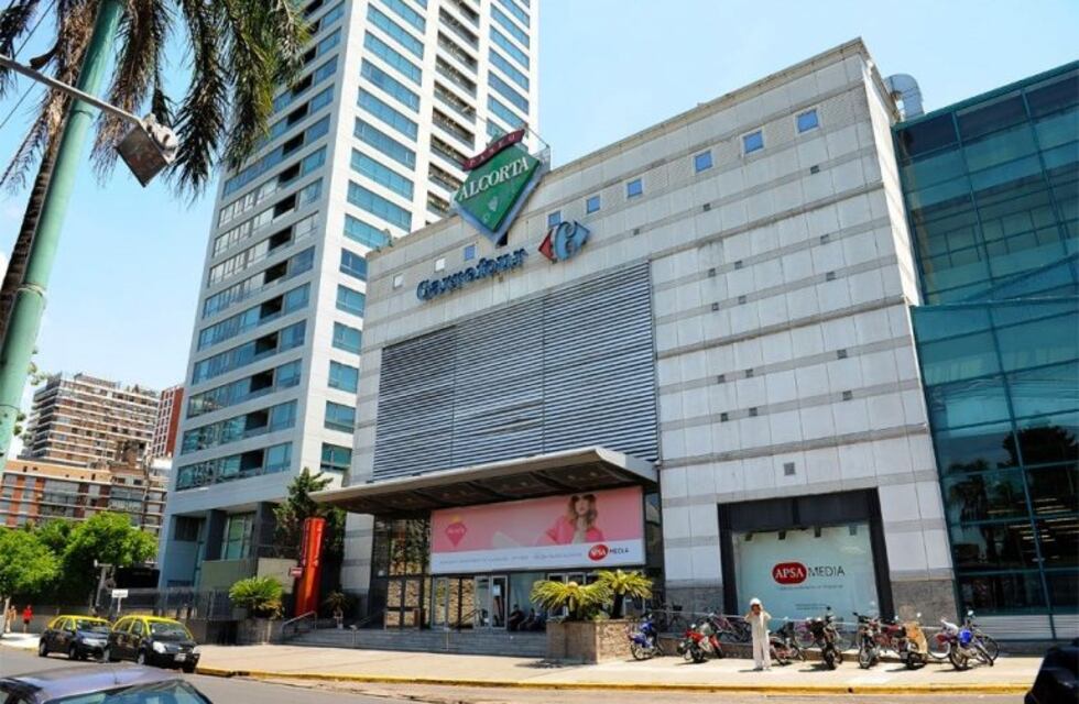 Tiroteo a metros del Paseo Alcorta: un policía y un delincuente resultaron heridos