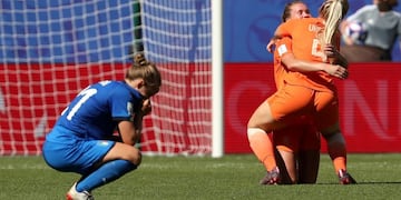 Soccer Football - Women's World Cup - Quarter Final - Italy v Netherlands - Stade du Hainaut, Valenciennes, France - June 29, 2019 Netherlands' Lieke Martens and Kika van Es celebrate after the match REUTERS/Yves Herman