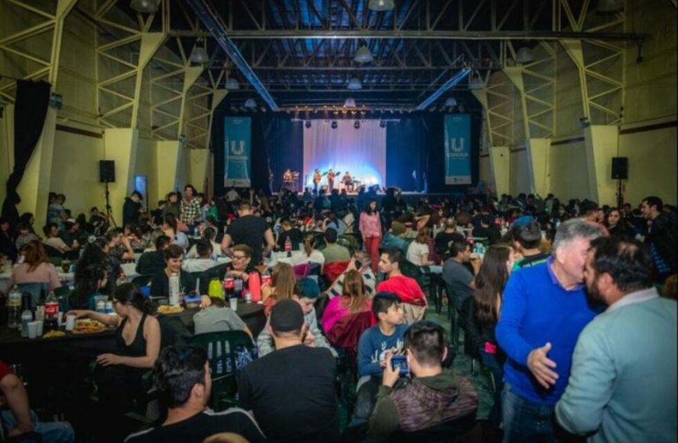 Con la clásica peña folclórica se cerraron los festejos del 135º aniversario de Ushuaia