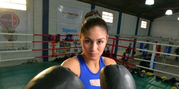 ILUSIÓN\u002E La Panterita Cintia Castillo se preparó con todo\u002E Hoy viaja hacia Buenos Aires para esperar concentrada el combate del viernes\u002E