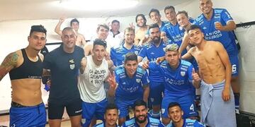 Festejos del plantel de Atlético de Rafaela tras la victoria ante Gimnasia de Mendoza por 2 a 1 por la 5° fecha de la Primera Nacional (web)