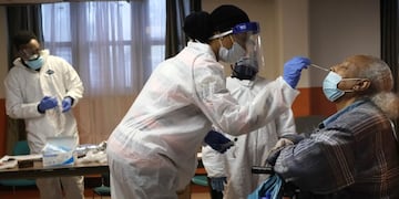 La OMS incluyó la dificultad para hablar o moverse como nuevos síntomas del coronavirus\u002E (AP)