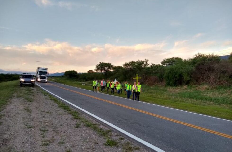 Vialidad pide precaución por peregrinos que viajan a Catamarca