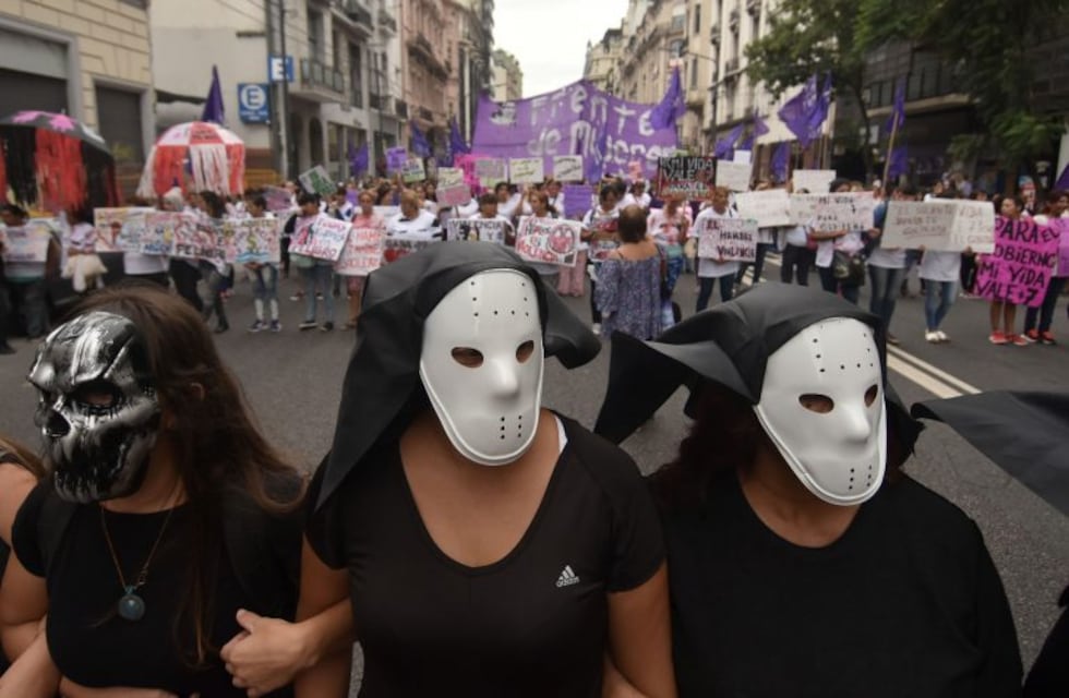 Finalizó la marcha de mujeres en reclamo de políticas de género