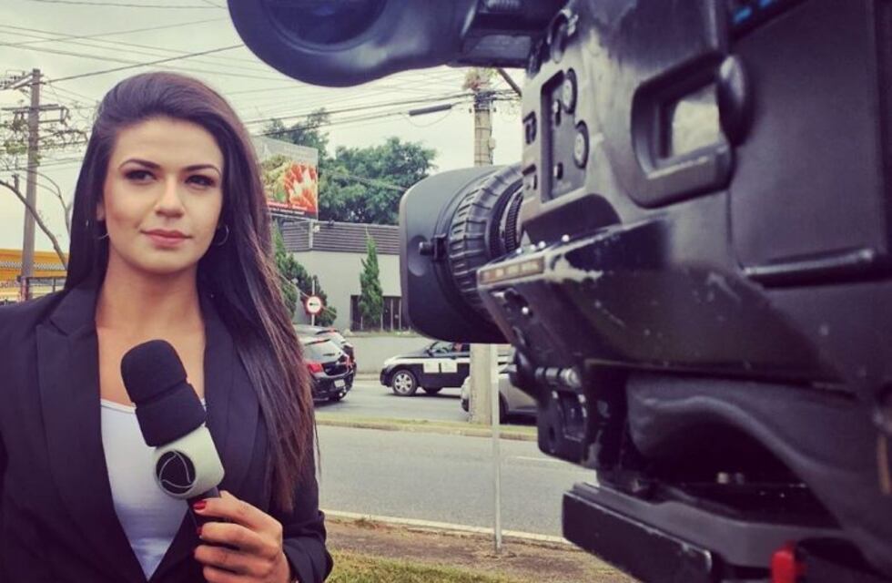 En vivo: una periodista brasileña fue asaltada por un hombre en plena transmisión