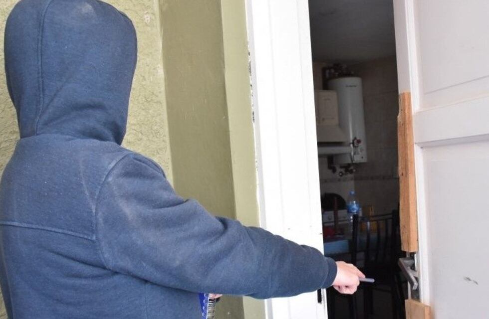 Familia sale a trabajar y, a plena luz del día, le desvalijan la casa