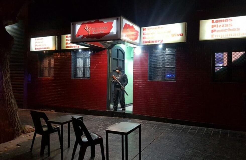 Allanaron un 'aguantadero' en Capital y hay cinco detenidos, entre ellos un abogado