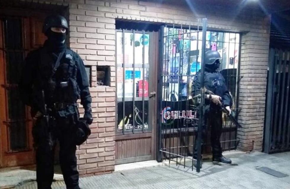Detuvieron a 3 individuos y un penitenciario que formaban una red narco
