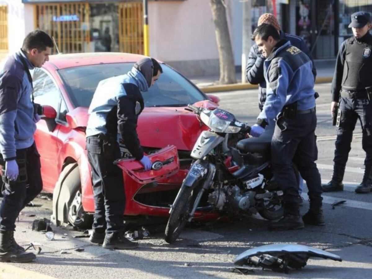 mujer a bordo de una moto murió en Godoy Cruz
