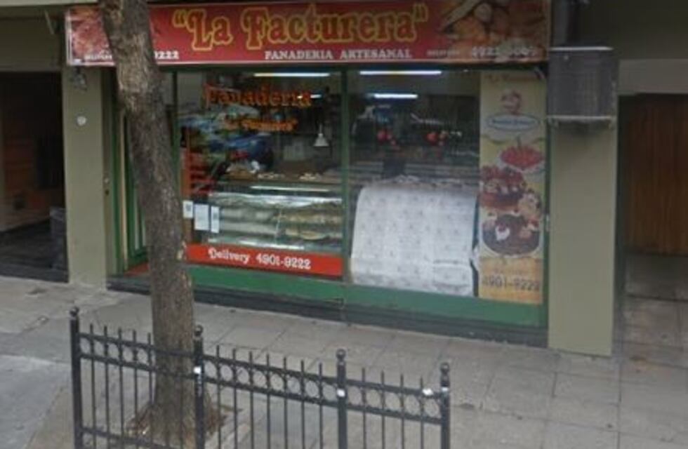Encontraron a dos ratas en la vidriera de una panadería de Caballito