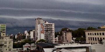 El cielo quedó cubierto sobre la ciudad a última hora de la tarde.