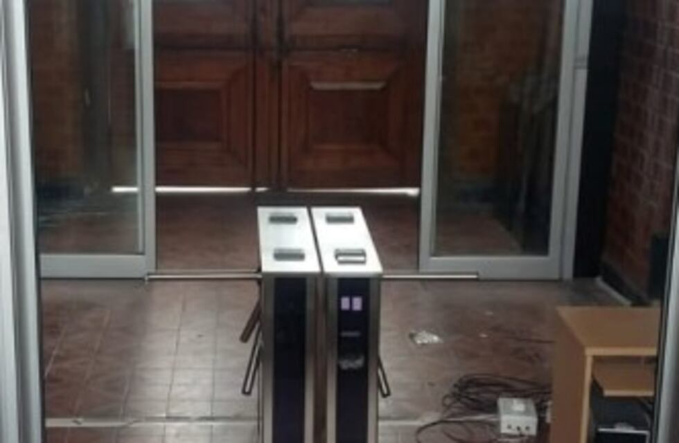 Polémica por la instalación de molinetes en el ingreso al municipio de San Nicolás