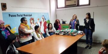 Entregaron telas a emprendedores (Municipalidad de Santa Rosa)