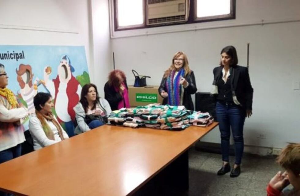 Entregaron telas de raso a distintos emprendedores textiles de la ciudad