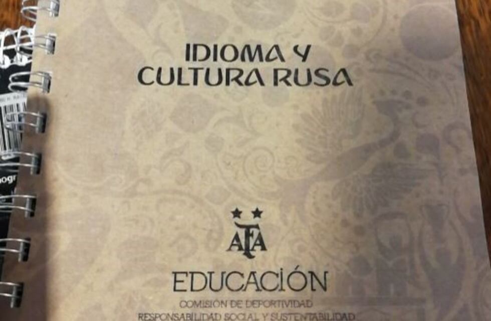 Escándalo en la AFA por un curso con consejos para "tener alguna oportunidad con una chica rusa"