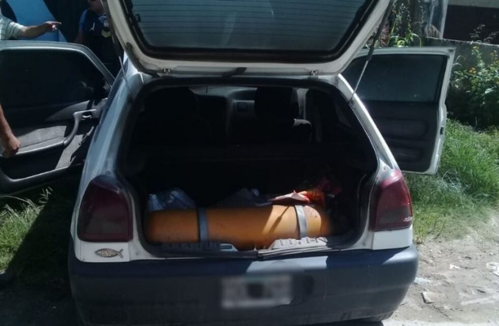 Alta Gracia: salió del mecánico, estacionó el auto y se le prendió fuego