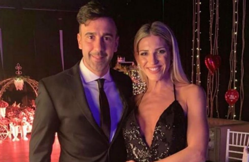 Macarena Rinaldi aseguró estar lista para casarse y Federico Hoppe le comió la boca