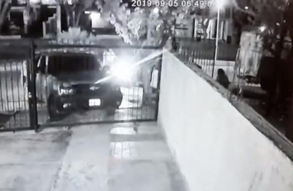 Video: en 18 segundos, ladrones robaron un auto y 180 mil pesos