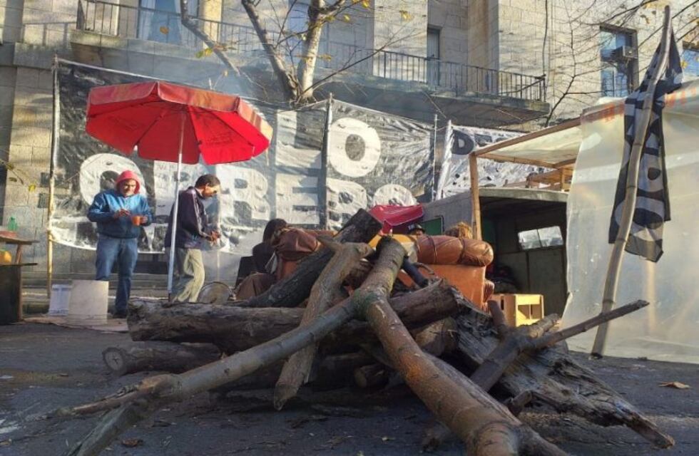 Acampe frente a la Municipalidad de Mar del Plata