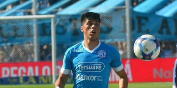 El delantero santiagueño es reclamado en su tierra, por su ex club y ex DT\u002E