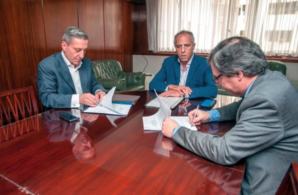 Arcioni firmó con Nación un refinanciamiento del Fondo Fiduciario por 700 millones de pesos
