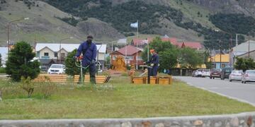Realizan mantenimiento de los espacios verdes