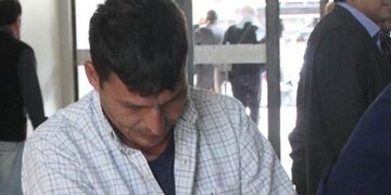 Esposado, el sujeto que violó y embarazó a su hijastra\u002E