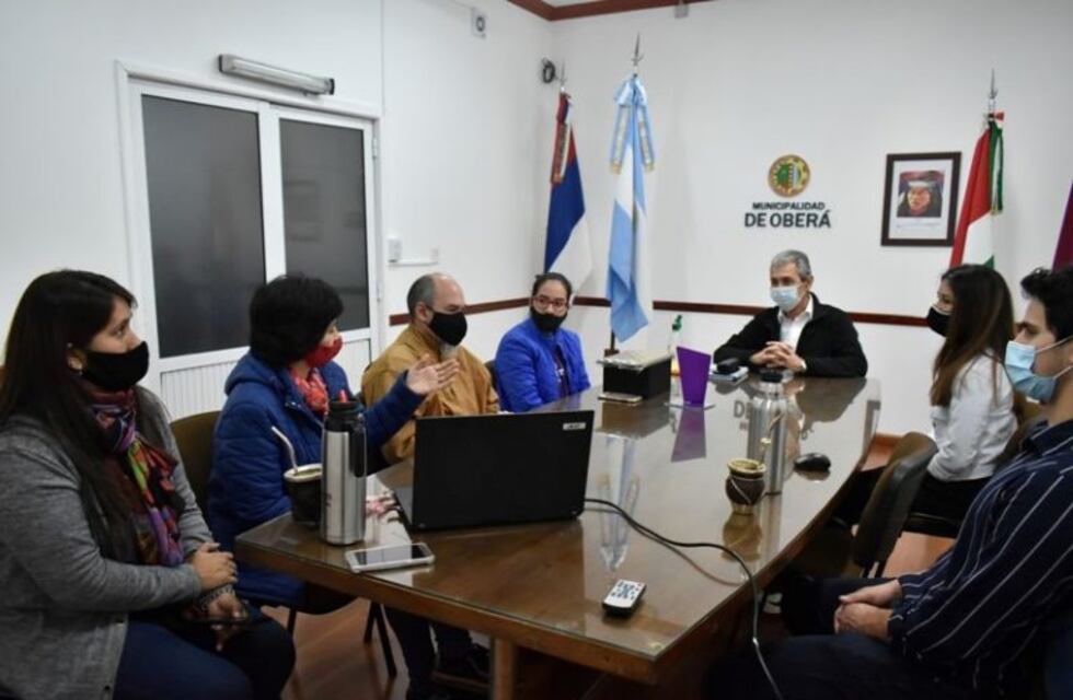 El intendente Fernández recibió a integrantes de la escuela de Robótica