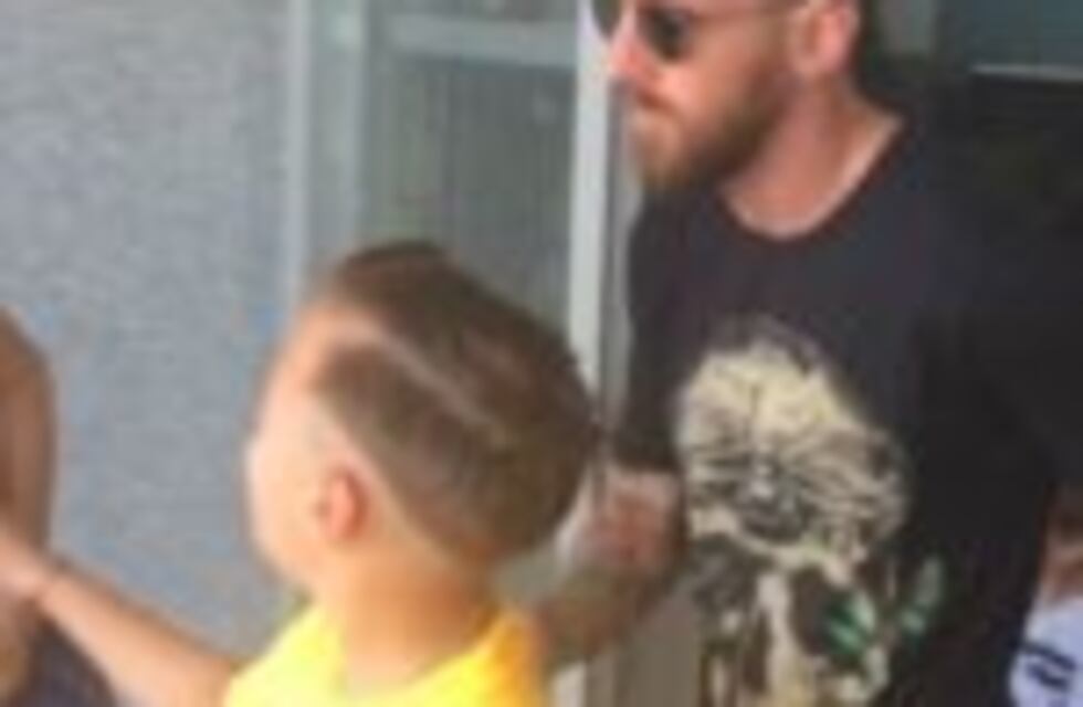 Tras volar desde Barcelona, Messi llegó a Rosario para pasar las fiestas