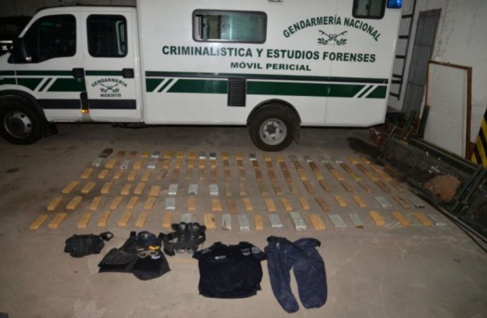 Policía prófugo trasladaba 100 kilos de marihuana de Corrientes a Chaco