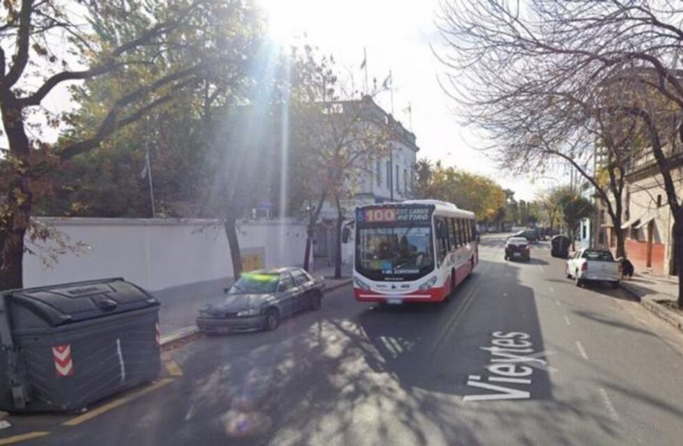 "Gracias al policía estamos todos contándola", dijo el chofer del colectivo asaltado en Barracas
