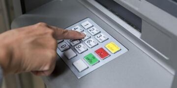 La estafa se completaba cuando la víctima realizaba una transferencia en el cajero automático\u002E (Archivo)