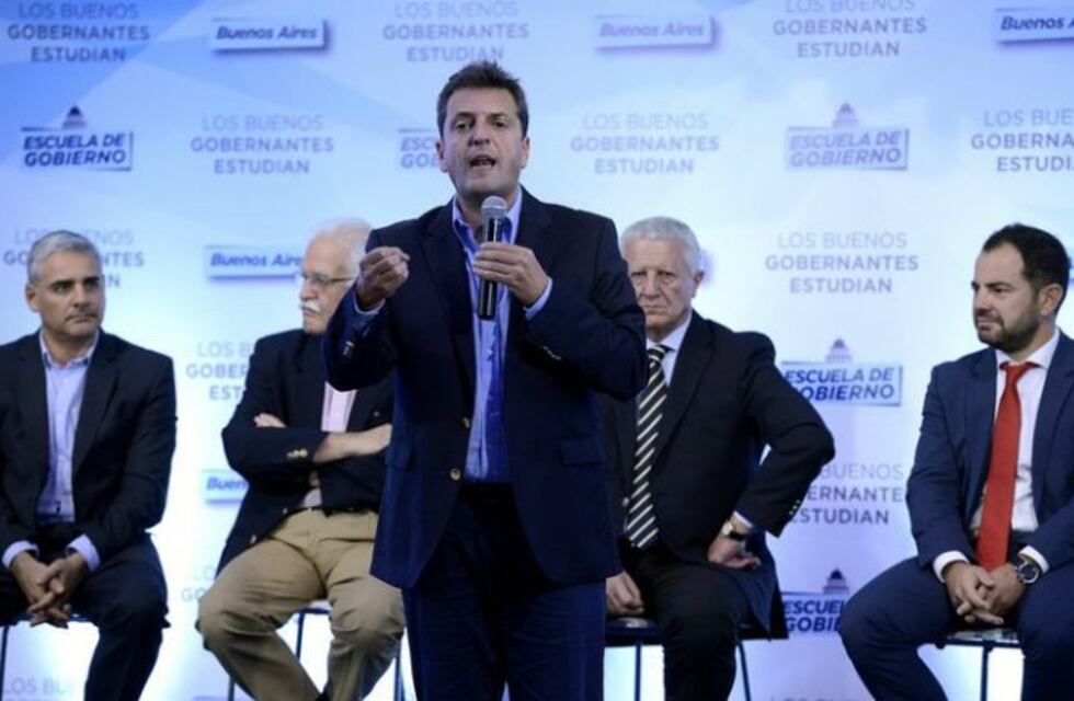 En medio de la vigilia por el paro, Massa inauguró su Escuela de Gobierno en la ciudad y disparó contra Macri