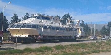 Fuerte operativo en la ruta 40 por el traslado del catamarán El Cóndor