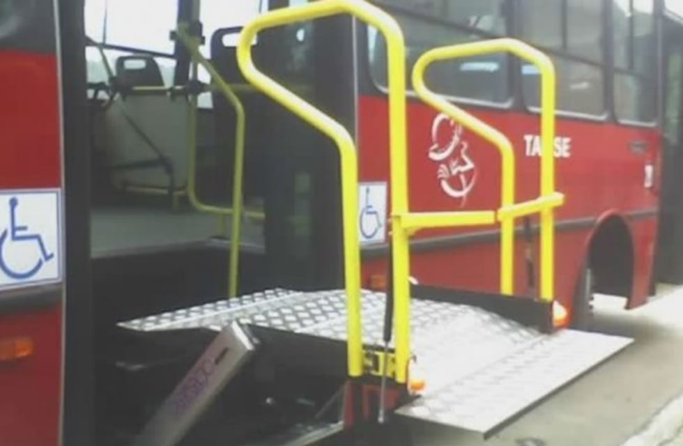 Reclaman la adaptación de colectivos para la accesibilidad de los usuarios con discapacidad