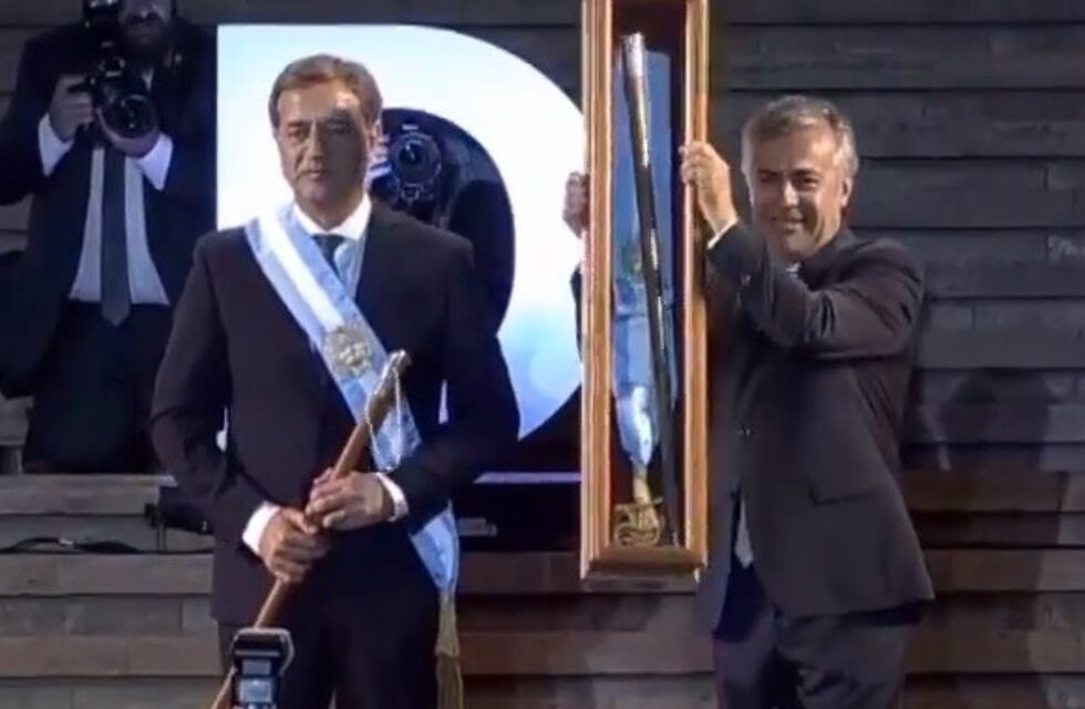 Así se vivió el traspaso de mando en el Gobierno de Mendoza