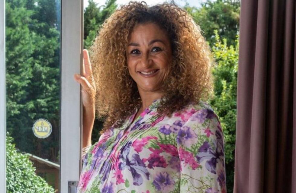 Insólito: tiene cincuenta años, ocho nietos y acaba de convertirse en madre de cuatrillizos