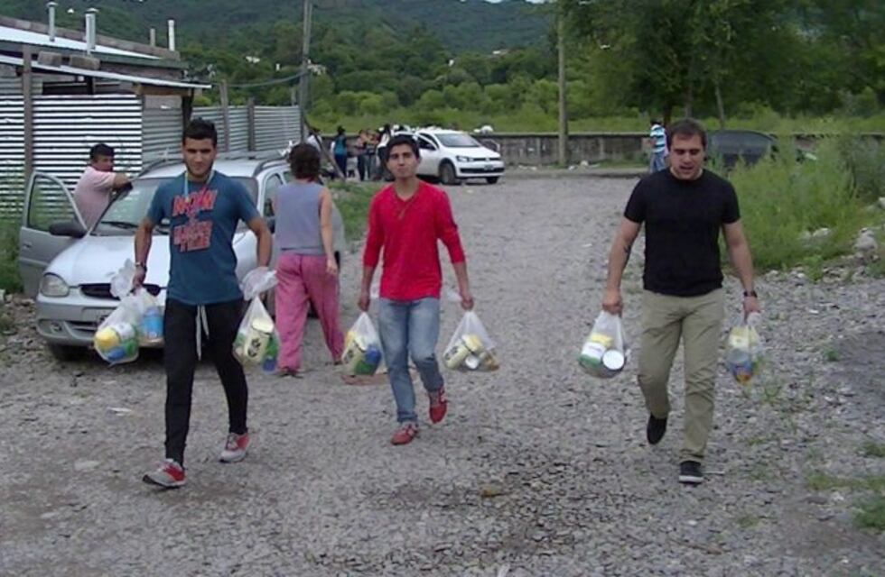 Voluntarios que van por más: ofrecen su ayuda a personas de la tercera edad