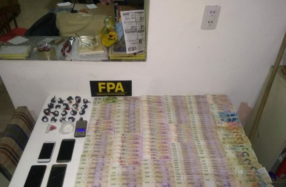 Cursaba la nocturna en un Cenma y le vendía marihuana a sus compañeros