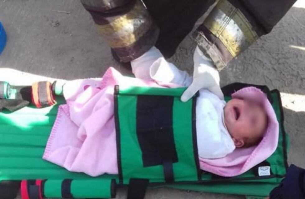 Un hombre rescató a una bebé que había caído a una boca tormenta en Concepción