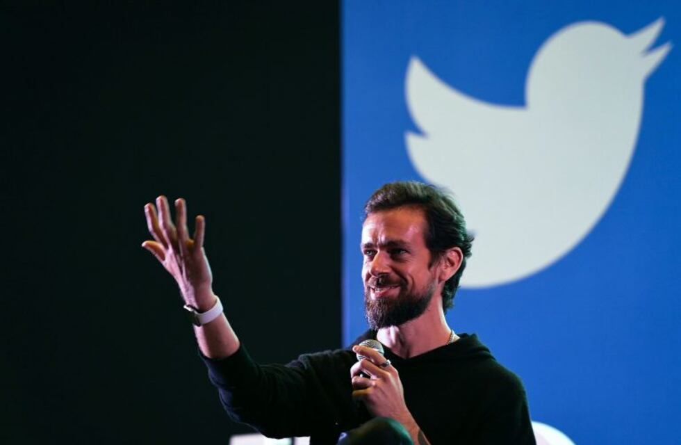 El creador de Twitter anunció que prohibirá la publicidad política paga en la red social