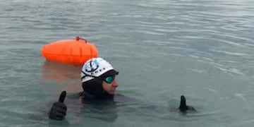 Nadó 100 km sobre el Río Santa Cruz en homenaje a submarinistas del ARA San Juan