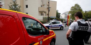 ISIS se atribuyó el ataque con un cuchillo que dejó dos víctimas cerca de París\u002E