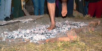 Organizan para el domingo el tradicional paso sobre las brasas