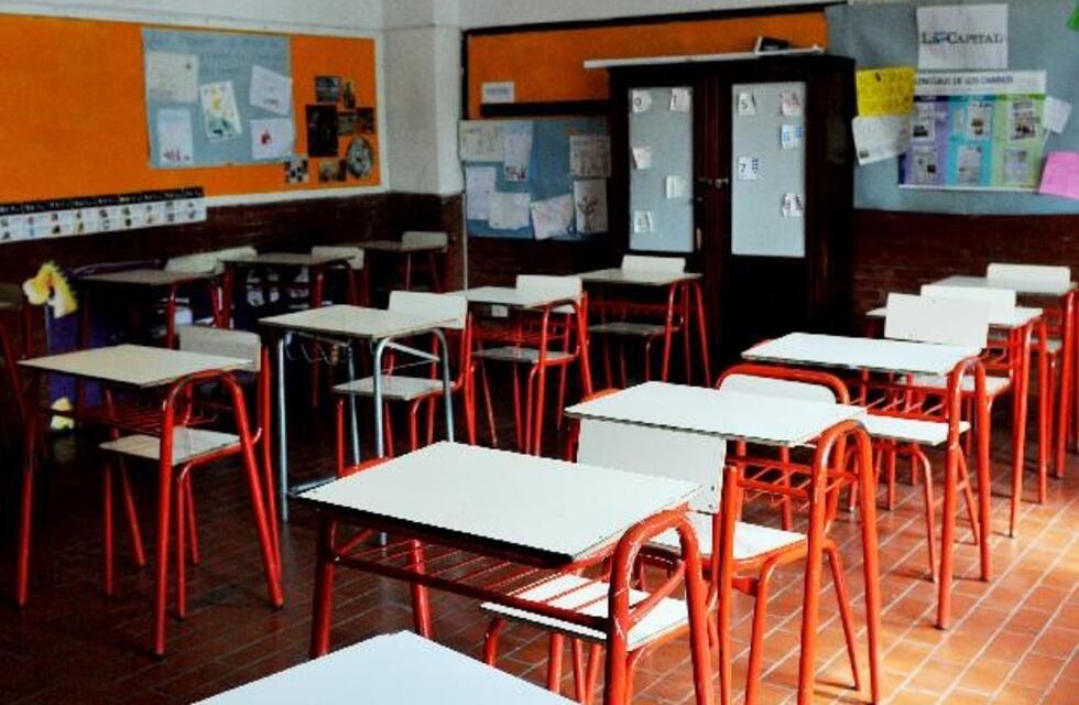 Docente irá a juicio por falsear un certificado de salud y salir del país cuando estaba de licencia