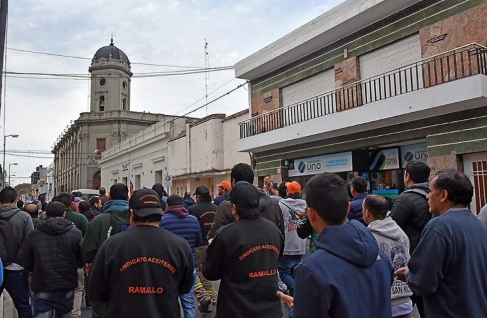 La oposición promueve la creación de un comité de crisis en medio de la ola de despidos