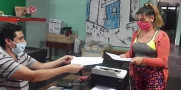 La Biblioteca Popular Paula Albarracín de Sarmiento imprime las tareas escolares de los chicos\u002E